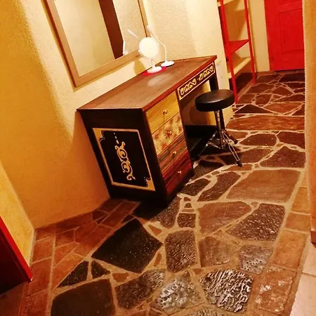 Krasberry Apartman Komen
