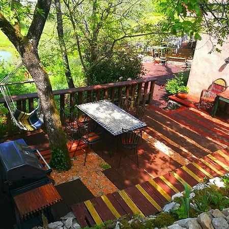 Krasberry Apartman Komen